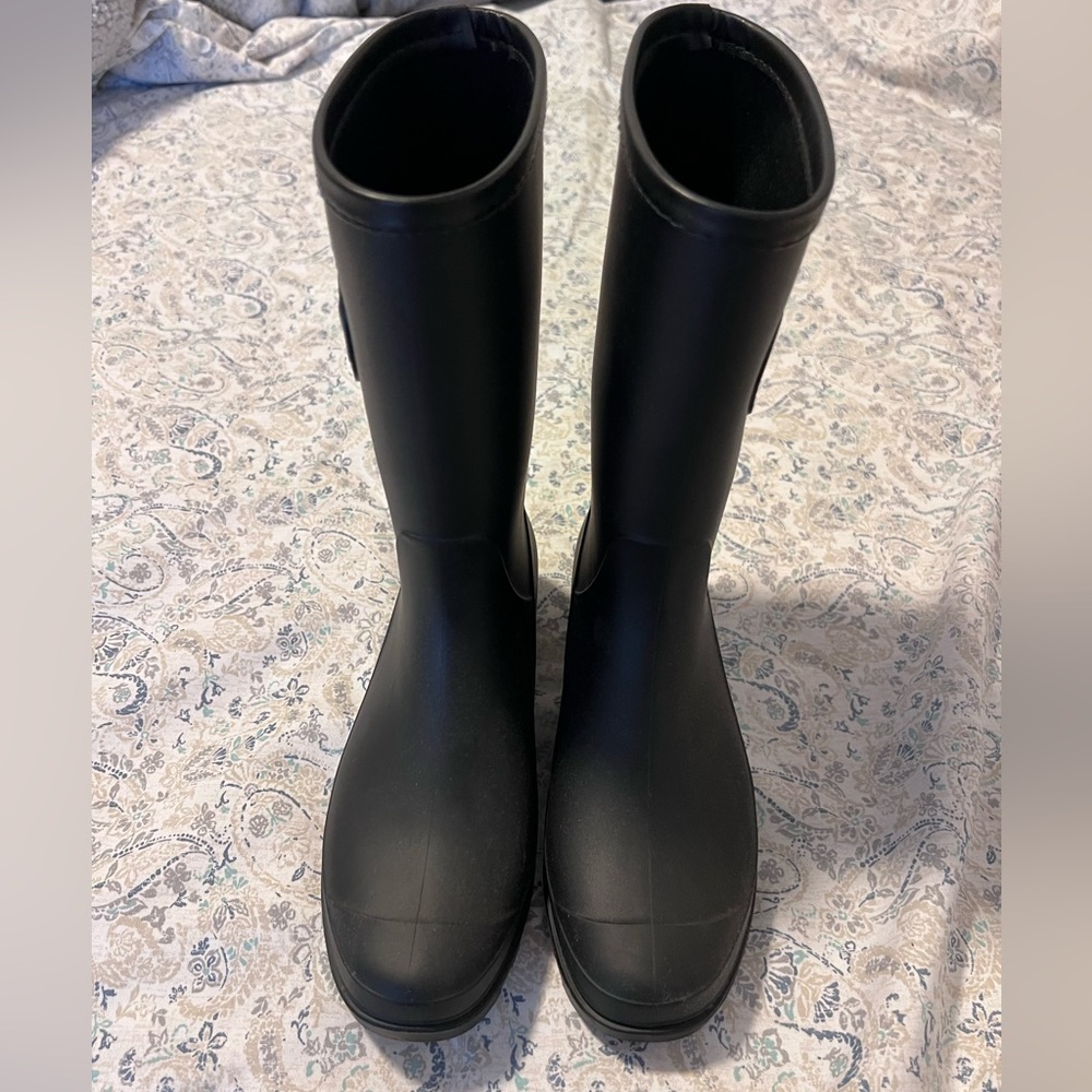 Black Mid Calf Rain Boots